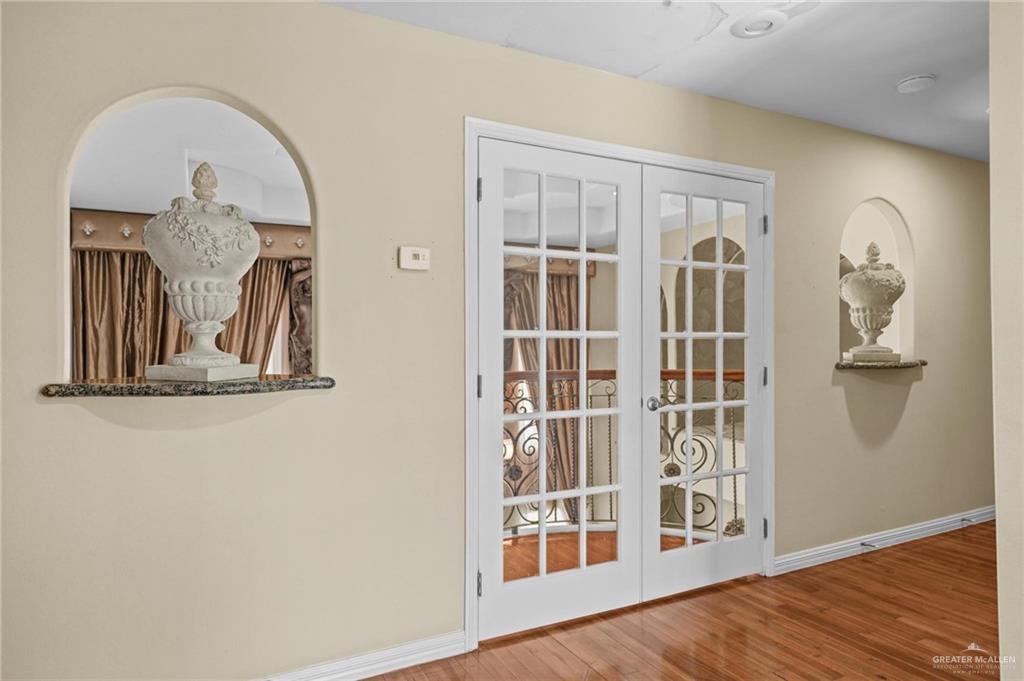 2809 Santa Laura Street Mission, TX 78572 - Photo 28 of 41 a view of a livingroom with wooden floor and a large window