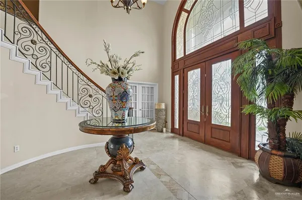 a view of entryway with a front door
