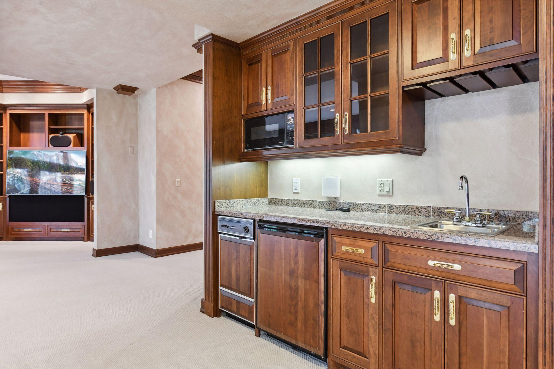 7021 Antrim Road Edina, MN 55439 - Photo 63 of 84