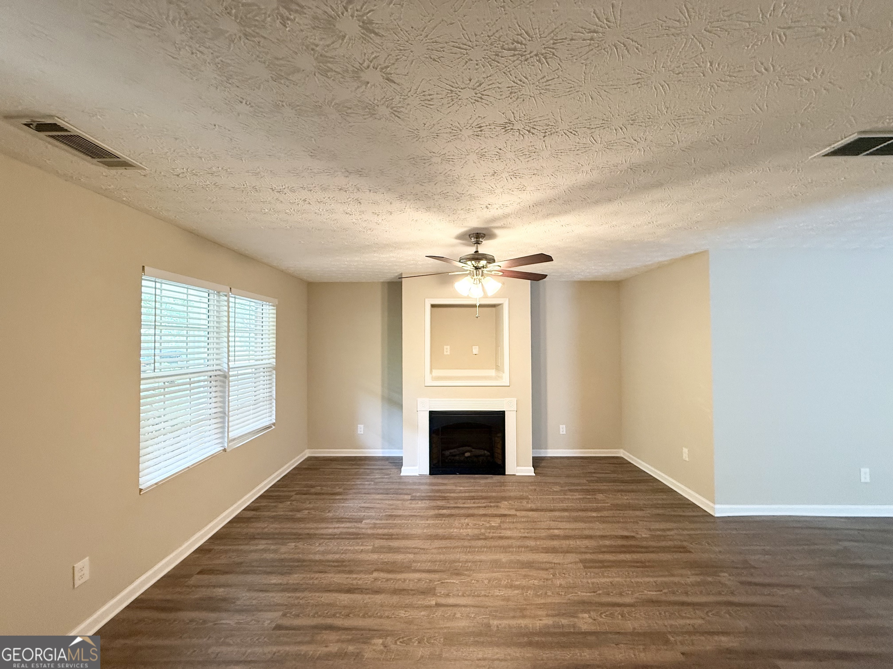 6113 Lynx's Circle Southwest Covington, GA 30014 - Photo 4 of 22