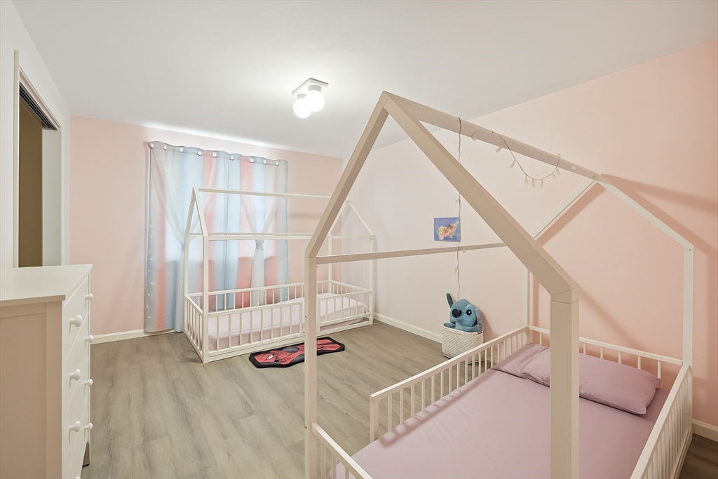 28 Holy Cross Street Springfield, MA 01104 - Photo 11 of 22