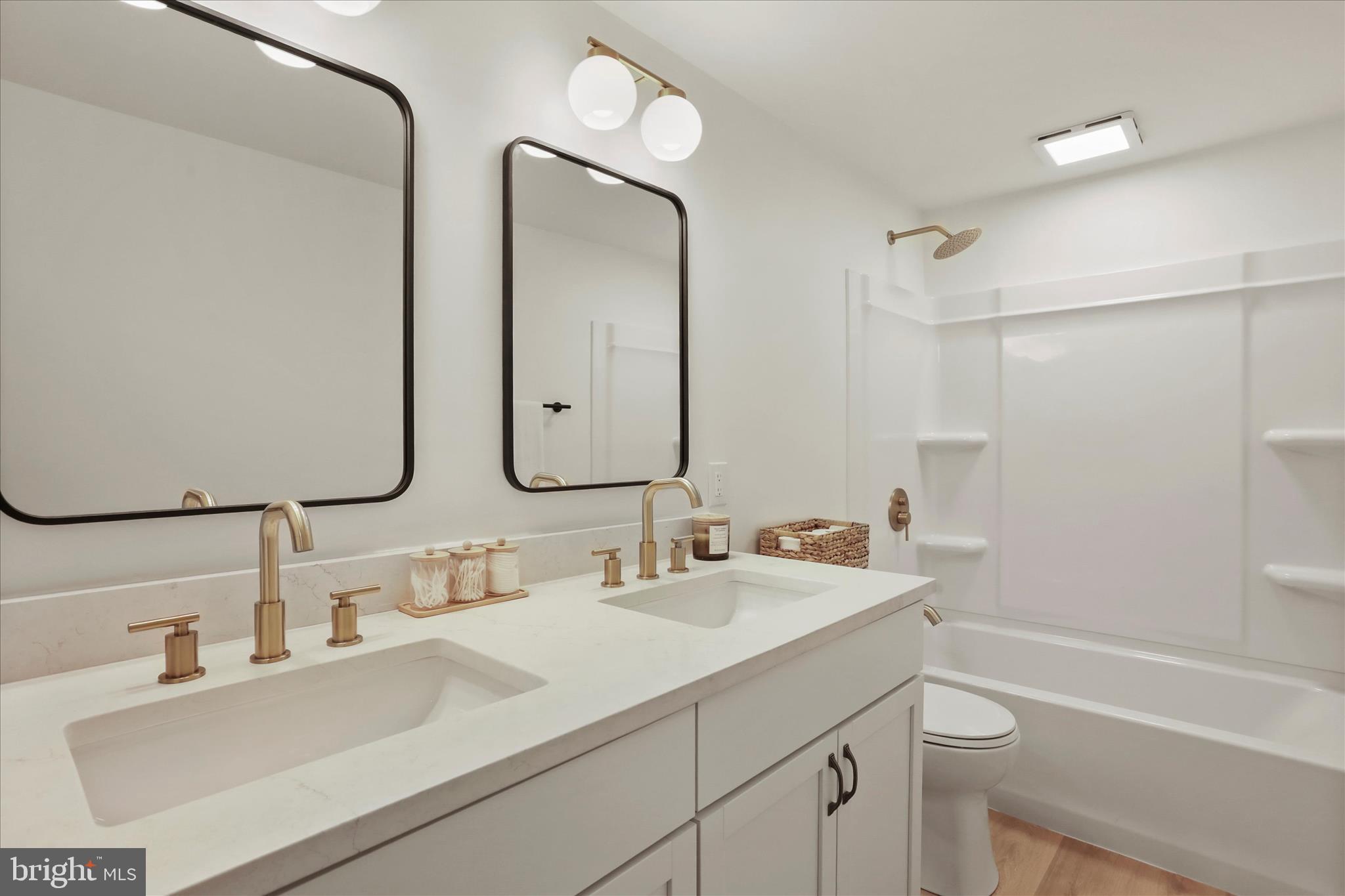 717 West Locust Street Woodstock, VA 22664 - Photo 47 of 71 Full Bathroom