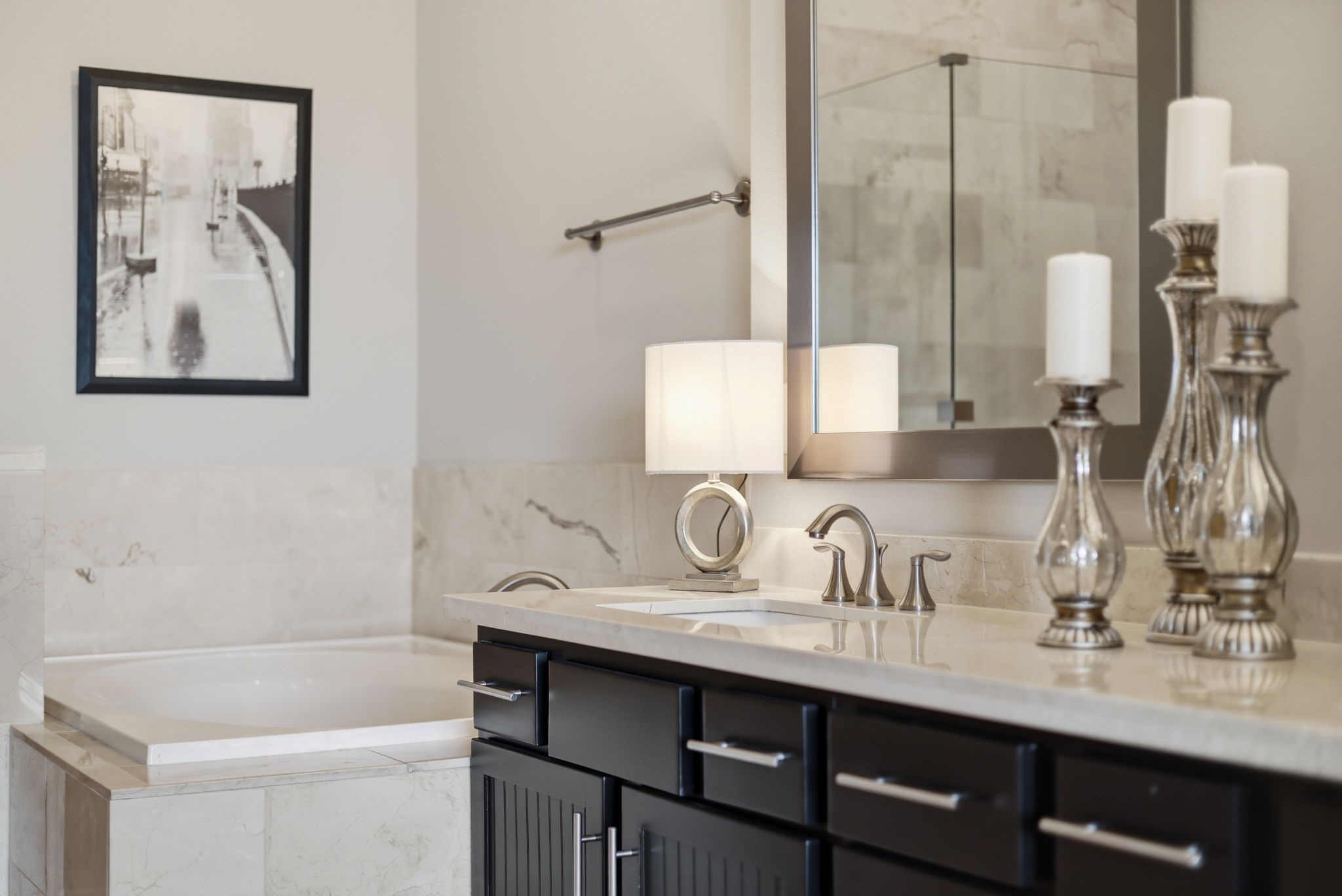 4102 Marina Street Houston, TX 77007 - Photo 21 of 32 Exquisite finishes will have you feeling like a King or Queen!