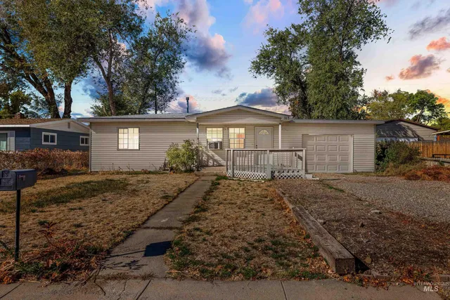 $295,000 | 313 Baker Drive, Mountain Home, ID 83647