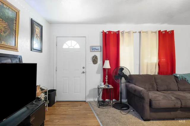 $295,000 | 313 Baker Drive, Mountain Home, ID 83647