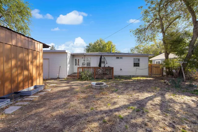 $295,000 | 313 Baker Drive, Mountain Home, ID 83647