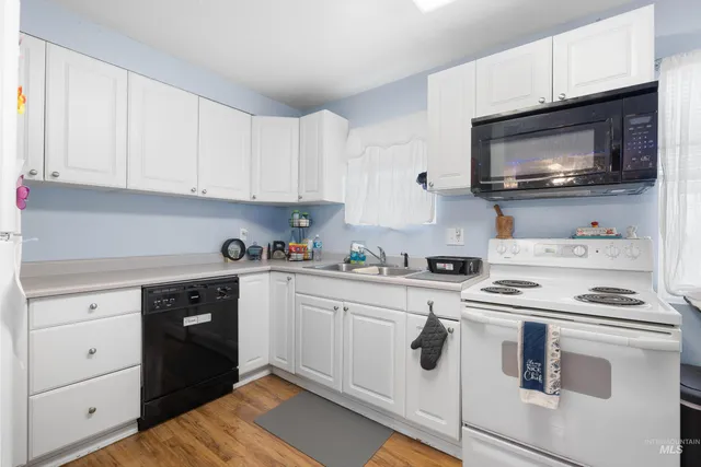 $295,000 | 313 Baker Drive, Mountain Home, ID 83647