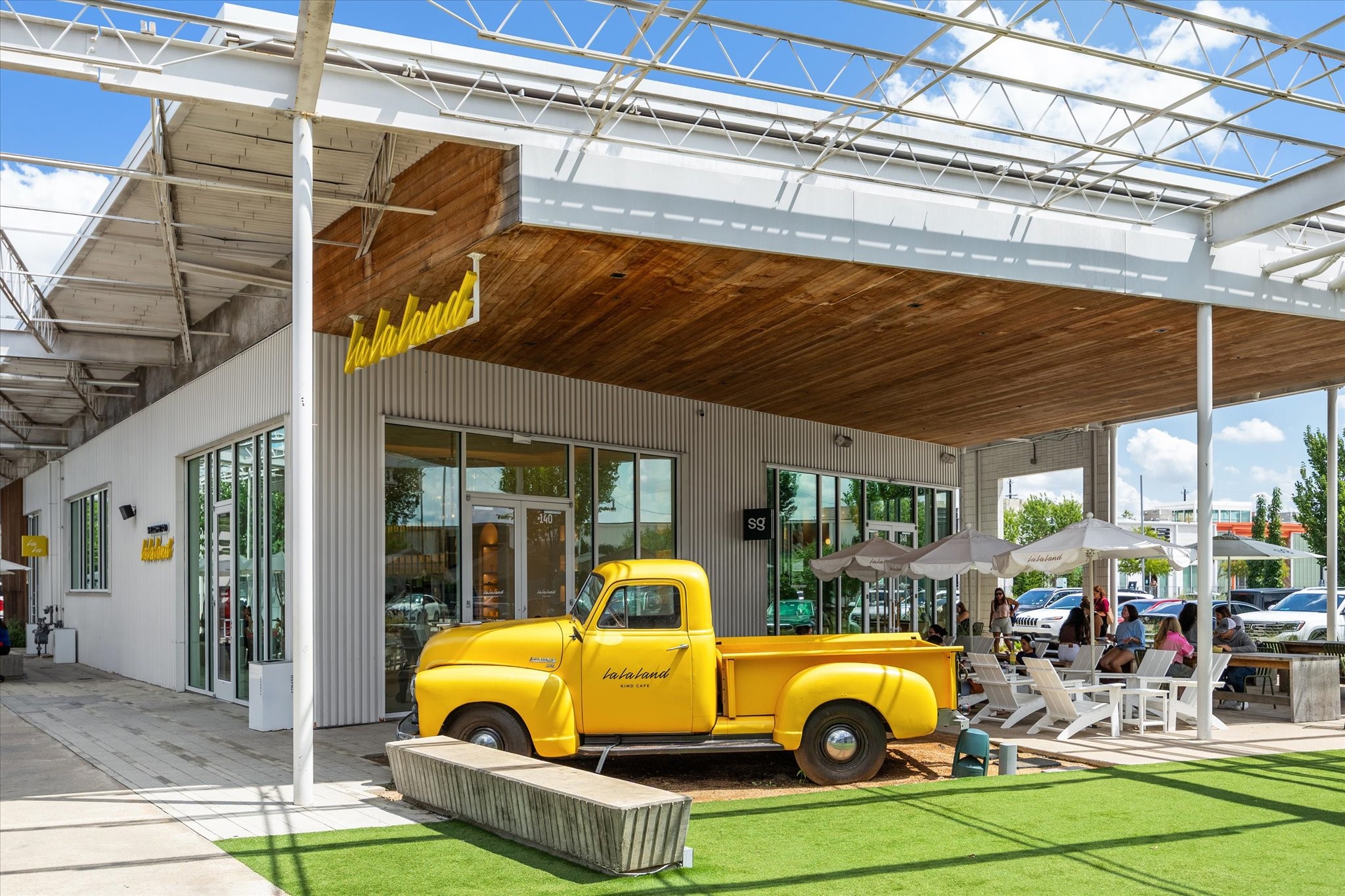 602 Aurora Street Houston, TX 77008 - Photo 32 of 36 Located near Heights Mercantile, a central hub for dining, retail, and everyday activity in the neighborhood. A mix of local favorites and outdoor seating creates an active, walkable environment. A destination that reflects the lifestyle and energy of the Heights.