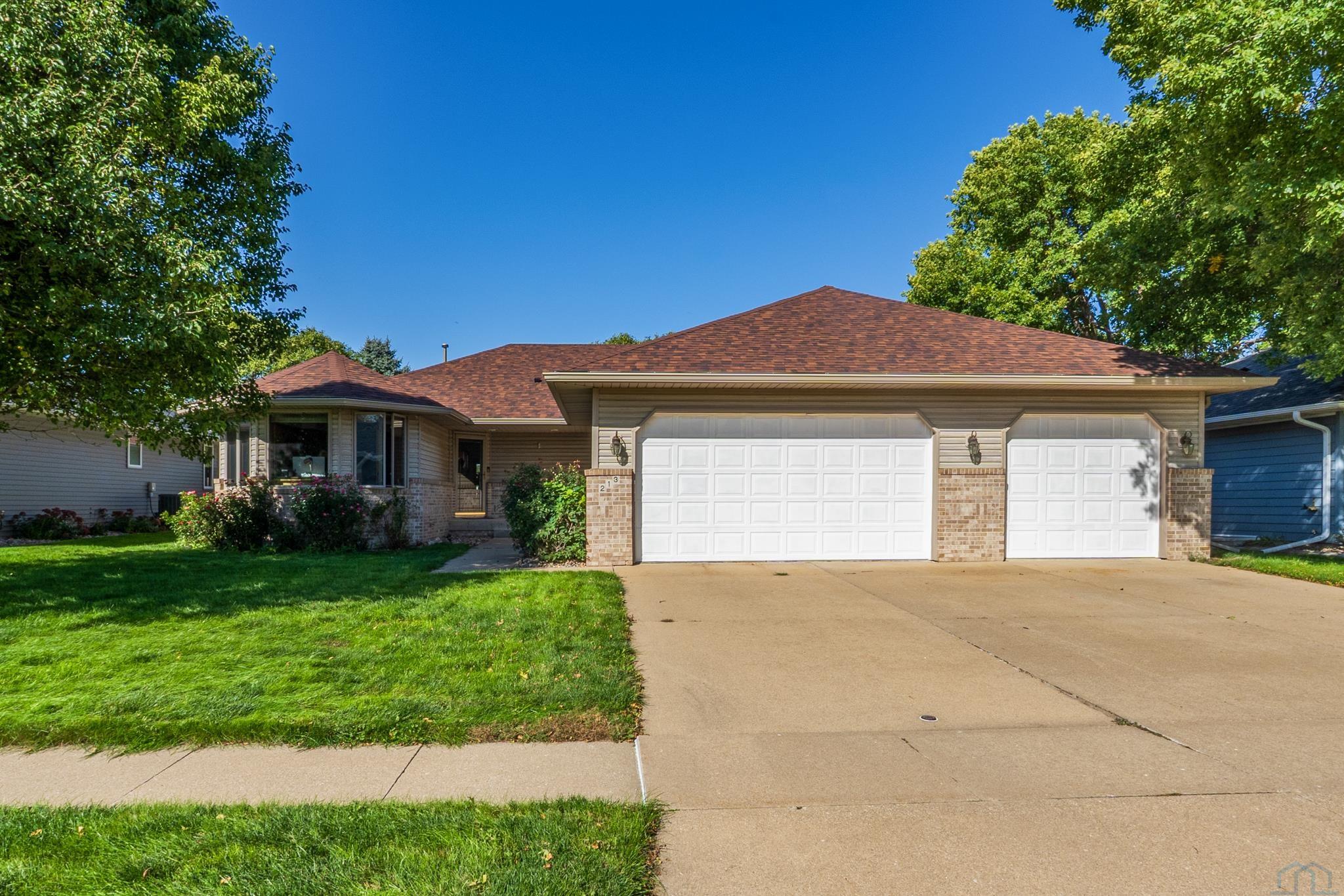 213 Frontier Street Sergeant Bluff, IA 51054 - Photo 1 of 33 Gallery Image 1