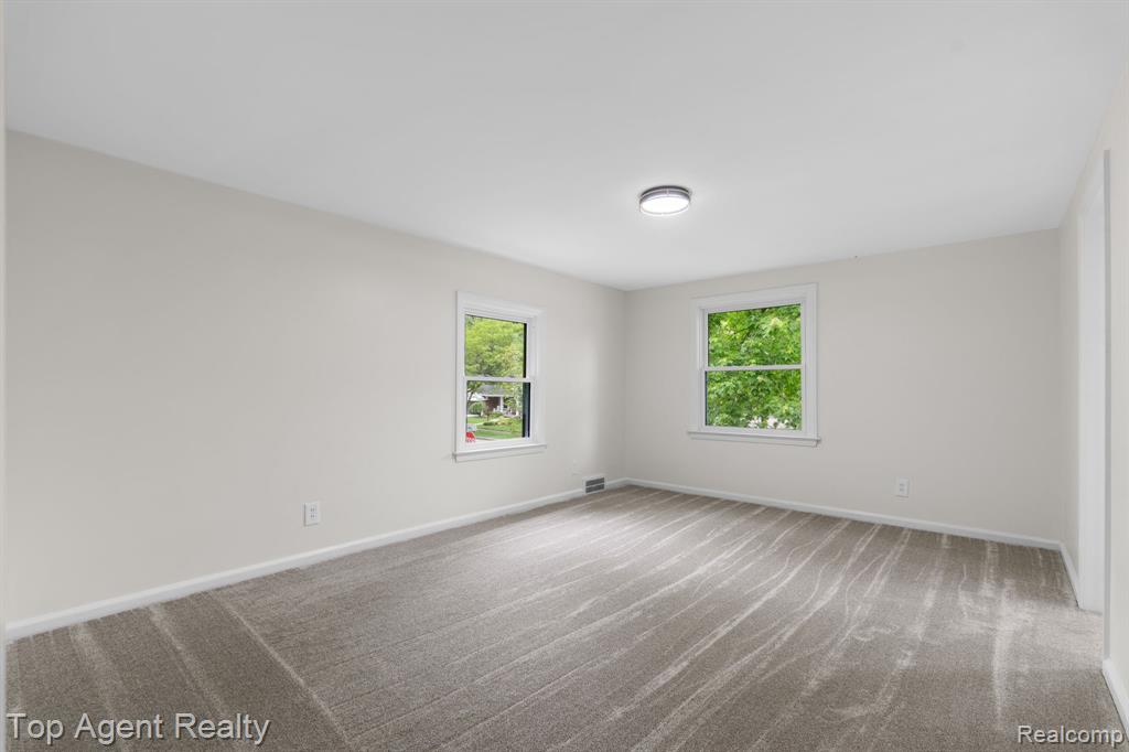 1894 Broadstone Road Grosse Pointe, MI 48236 - Photo 23 of 60