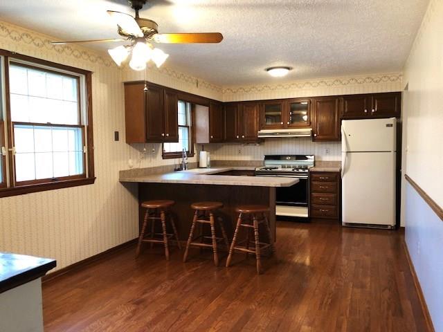 1805 Old Butler Road New Castle, PA 16101 - Photo 3 of 25 Large open kitchen with gorgeous hardwood floors.