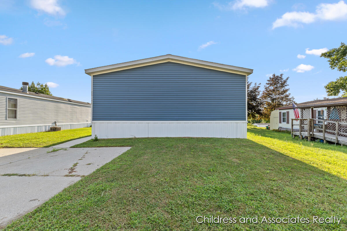 1824 Rhoda Street Southeast Lowell, MI 49331 - Photo 20 of 21 IMG_1000