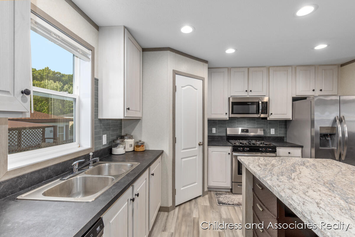 1824 Rhoda Street Southeast Lowell, MI 49331 - Photo 5 of 21 IMG_1005