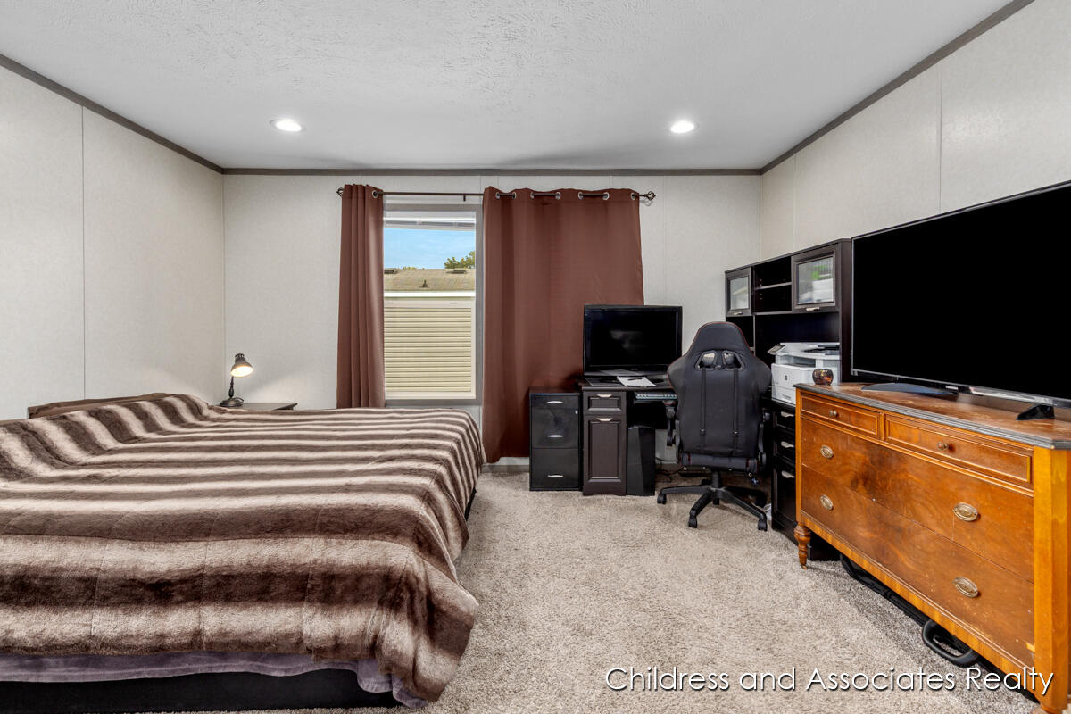 1824 Rhoda Street Southeast Lowell, MI 49331 - Photo 8 of 21 IMG_1008