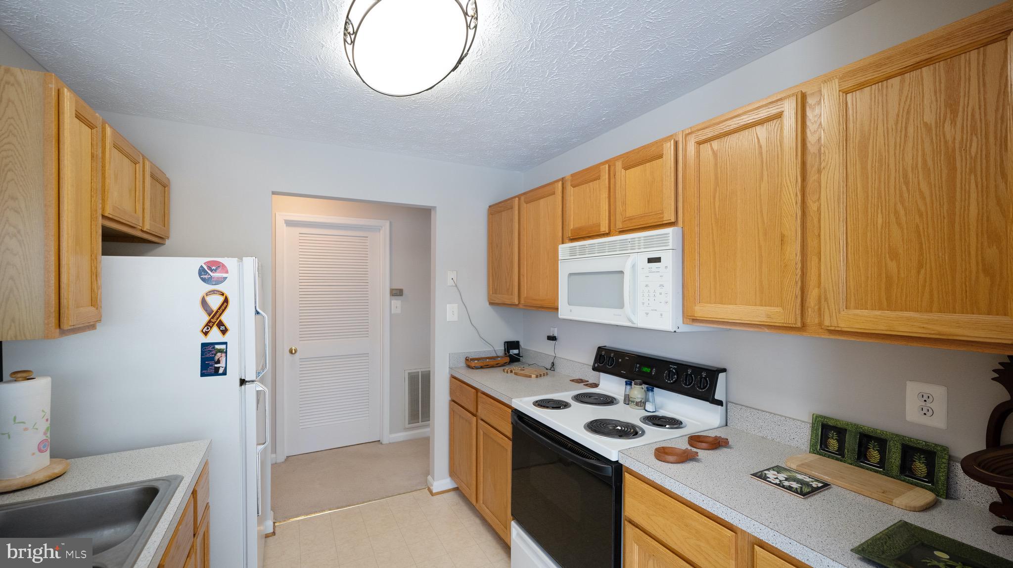10105 Ridge Manor Terrace, Unit F Damascus, MD 20872 - Photo 6 of 22 Kitchen