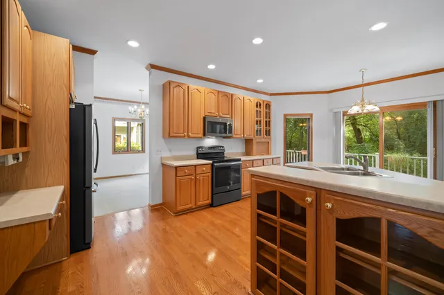 $579,000 | 553 Forest Glen Drive, Fontana, WI 53125