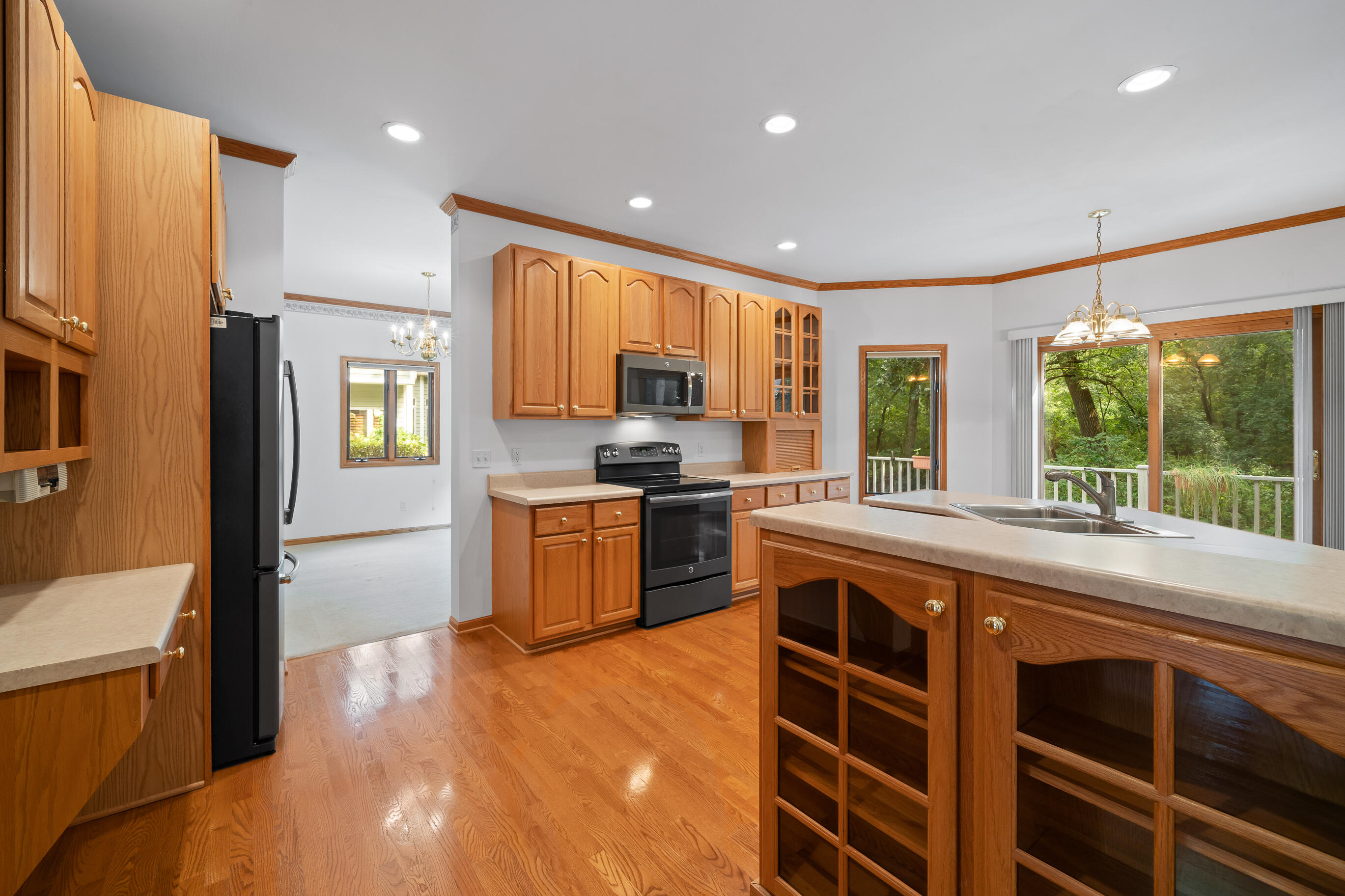 553 Forest Glen Drive Fontana, WI 53125 - Photo 13 of 71 Kitchen