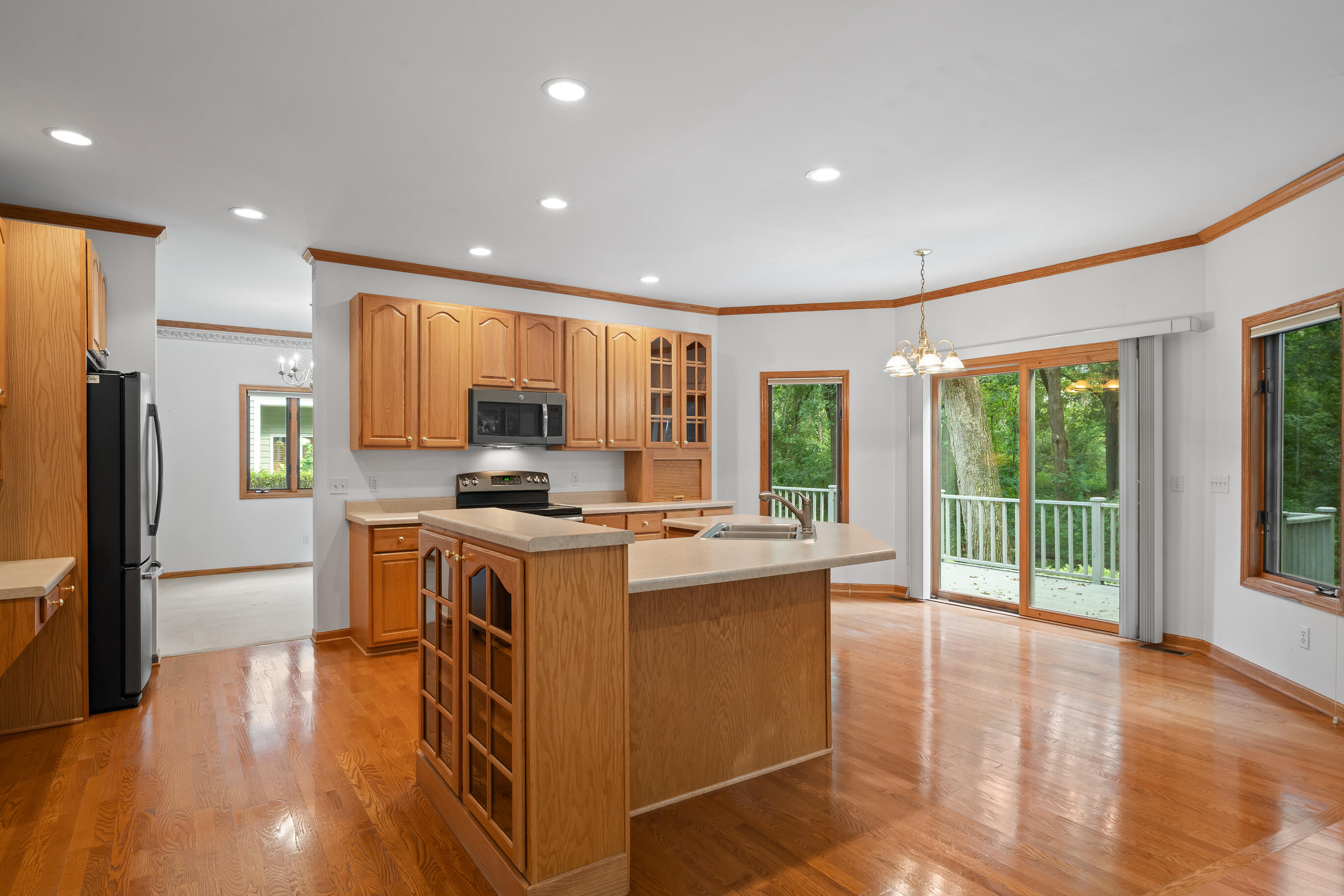 553 Forest Glen Drive Fontana, WI 53125 - Photo 14 of 71 Kitchen