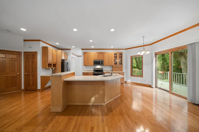 $579,000 | 553 Forest Glen Drive, Fontana, WI 53125