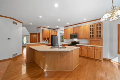 $579,000 | 553 Forest Glen Drive, Fontana, WI 53125