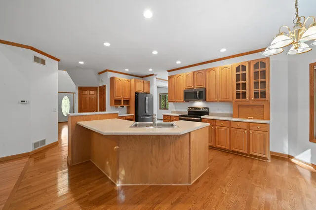 $579,000 | 553 Forest Glen Drive, Fontana, WI 53125