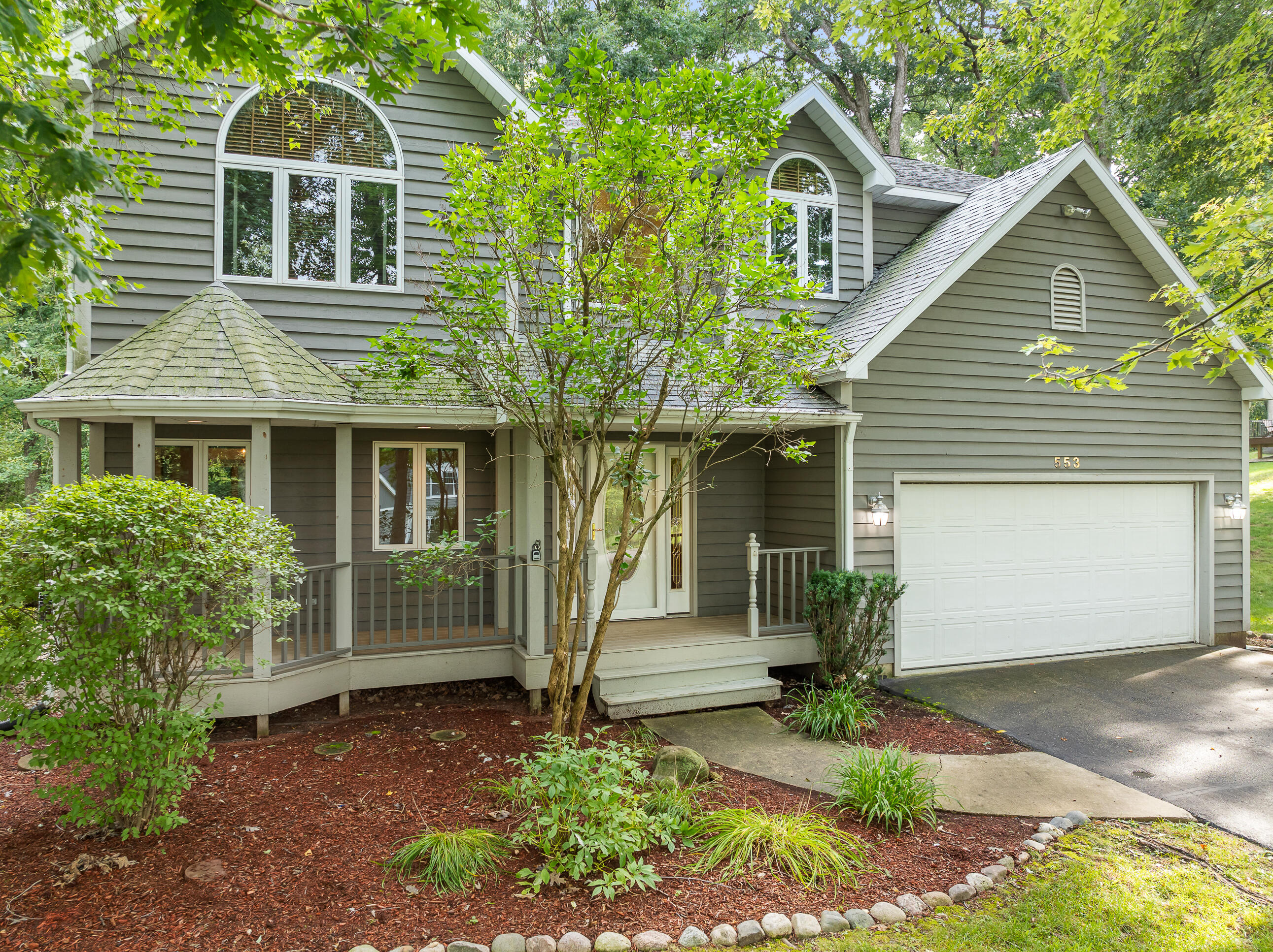 553 Forest Glen Drive Fontana, WI 53125 - Photo 2 of 71 Front View