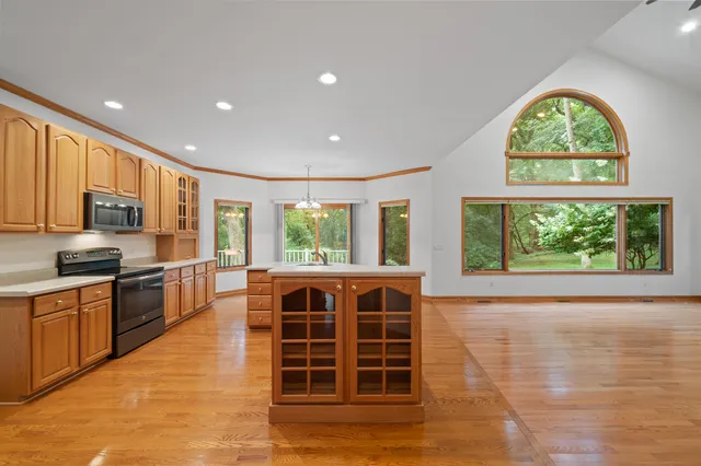 $579,000 | 553 Forest Glen Drive, Fontana, WI 53125