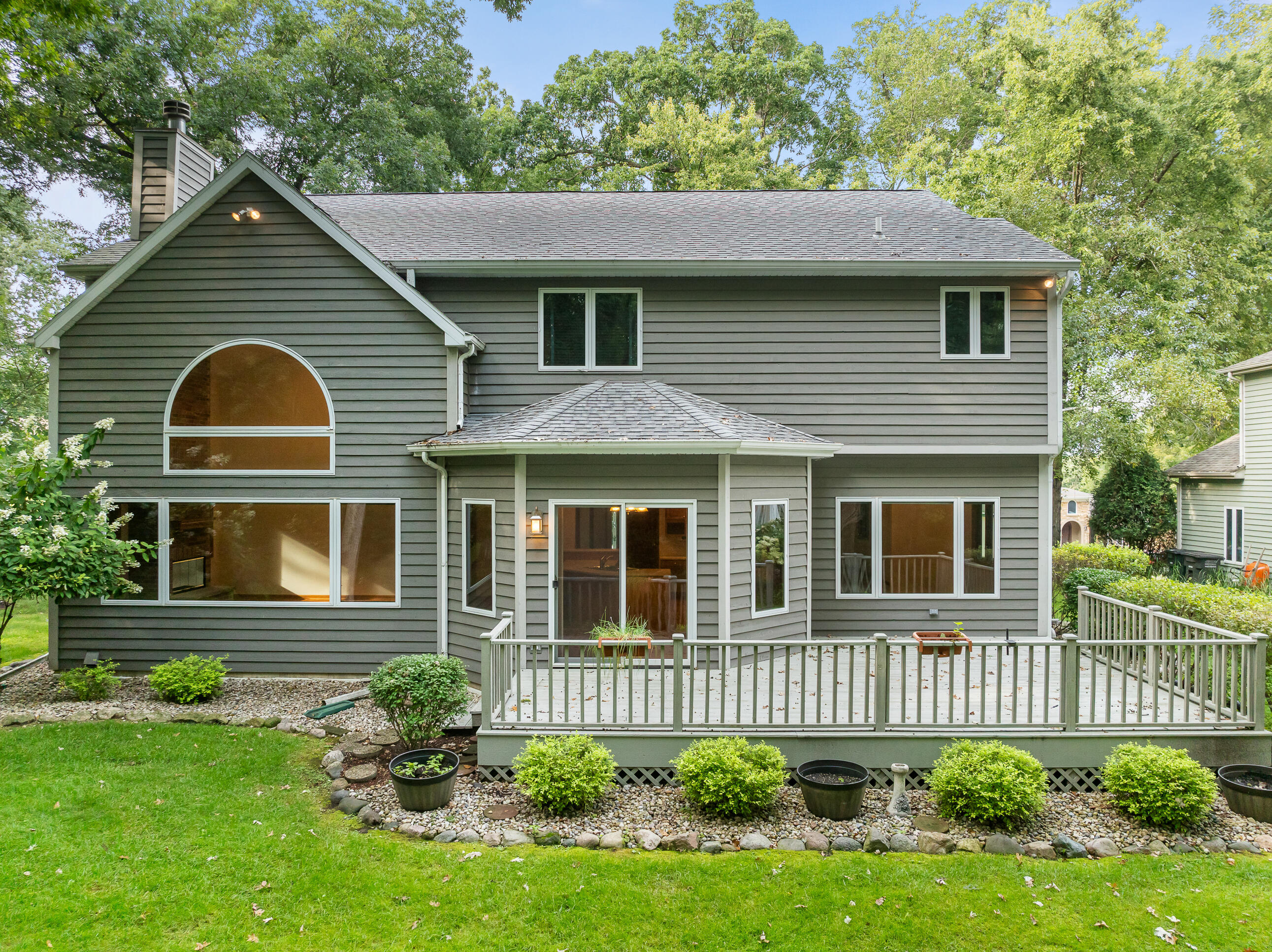 553 Forest Glen Drive Fontana, WI 53125 - Photo 3 of 71 Rear View