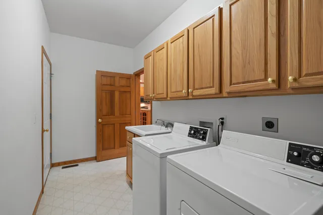 $579,000 | 553 Forest Glen Drive, Fontana, WI 53125