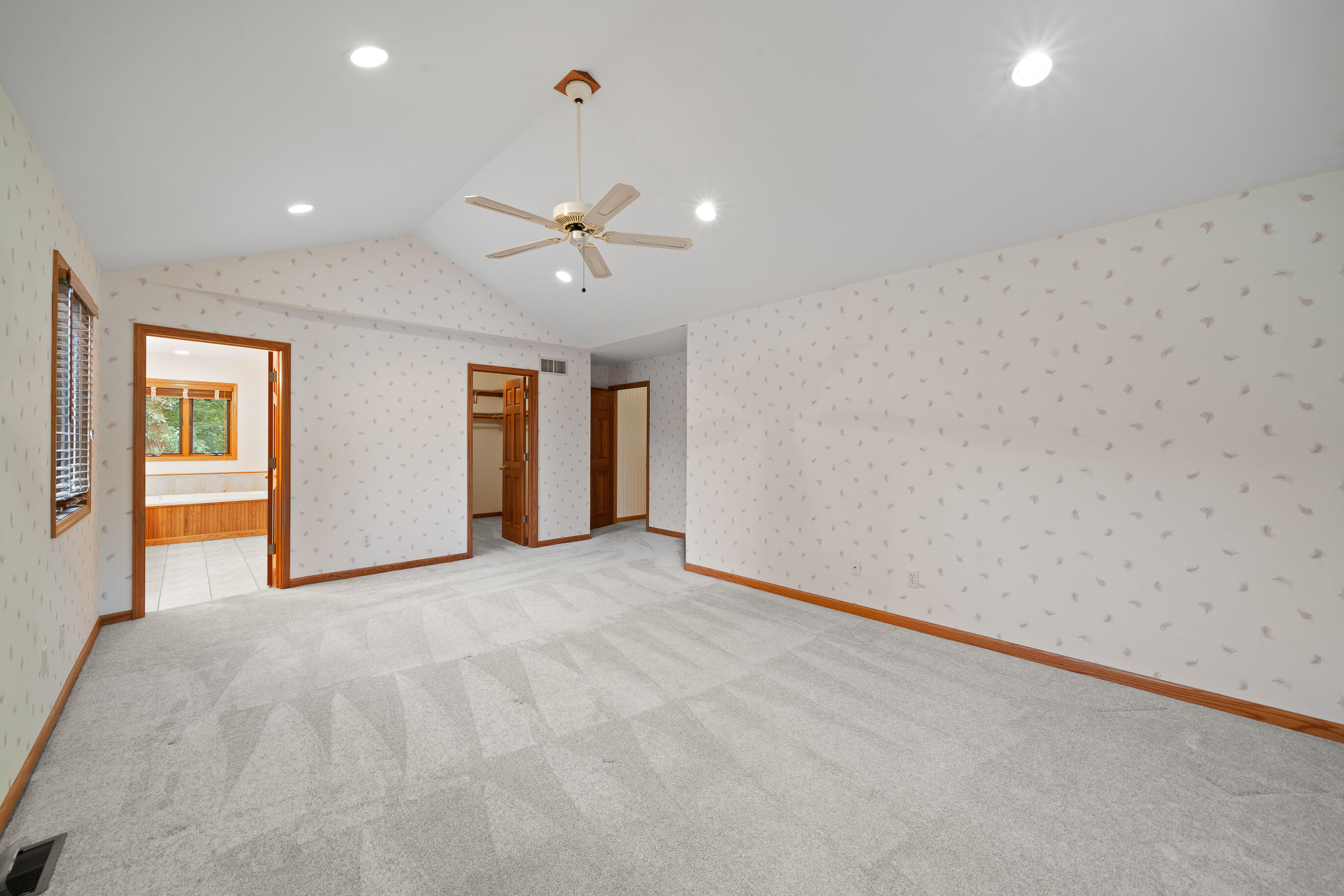 553 Forest Glen Drive Fontana, WI 53125 - Photo 37 of 71 Master Bedroom