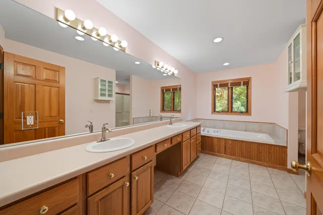 $579,000 | 553 Forest Glen Drive, Fontana, WI 53125