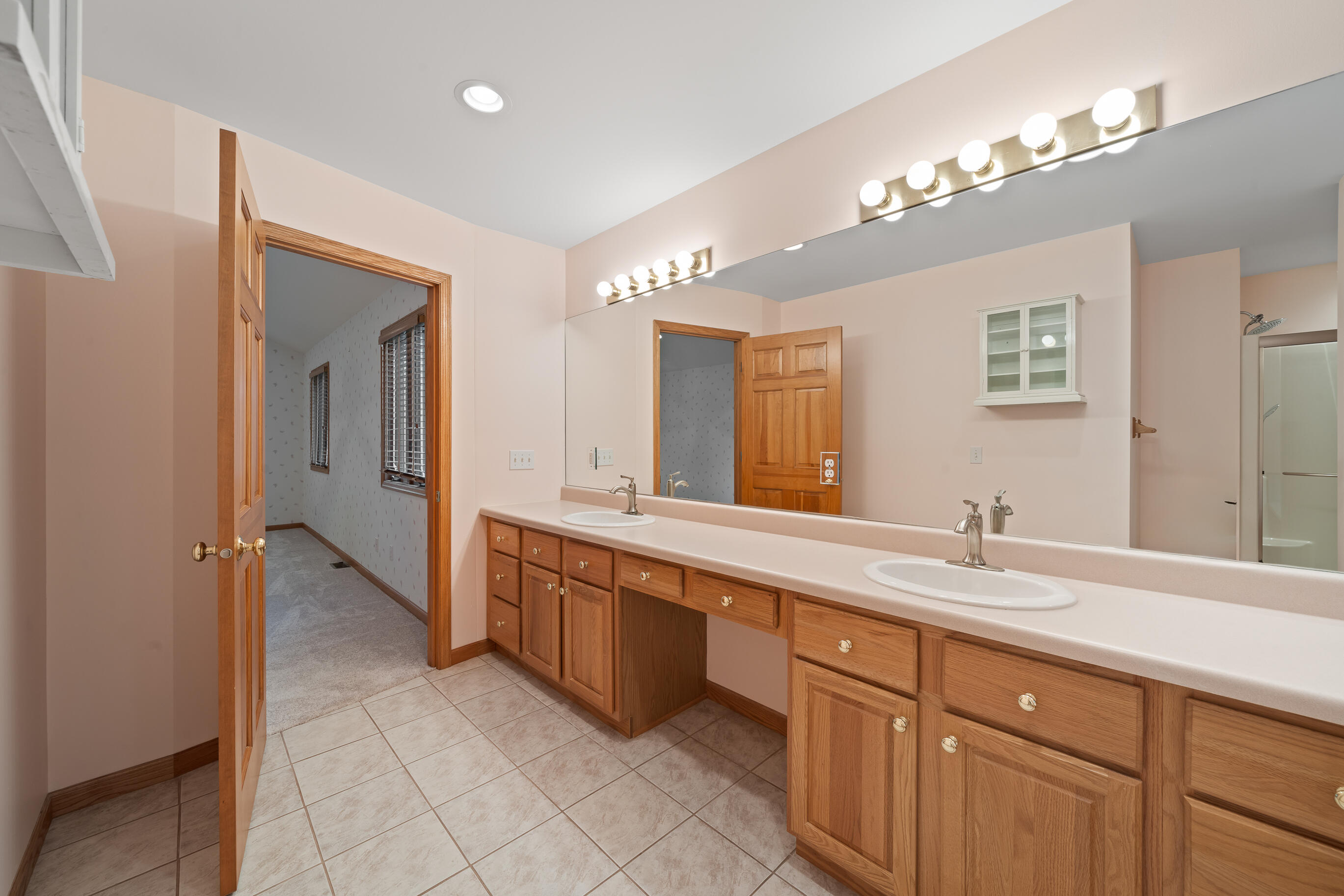 553 Forest Glen Drive Fontana, WI 53125 - Photo 42 of 71 41 Master Bath