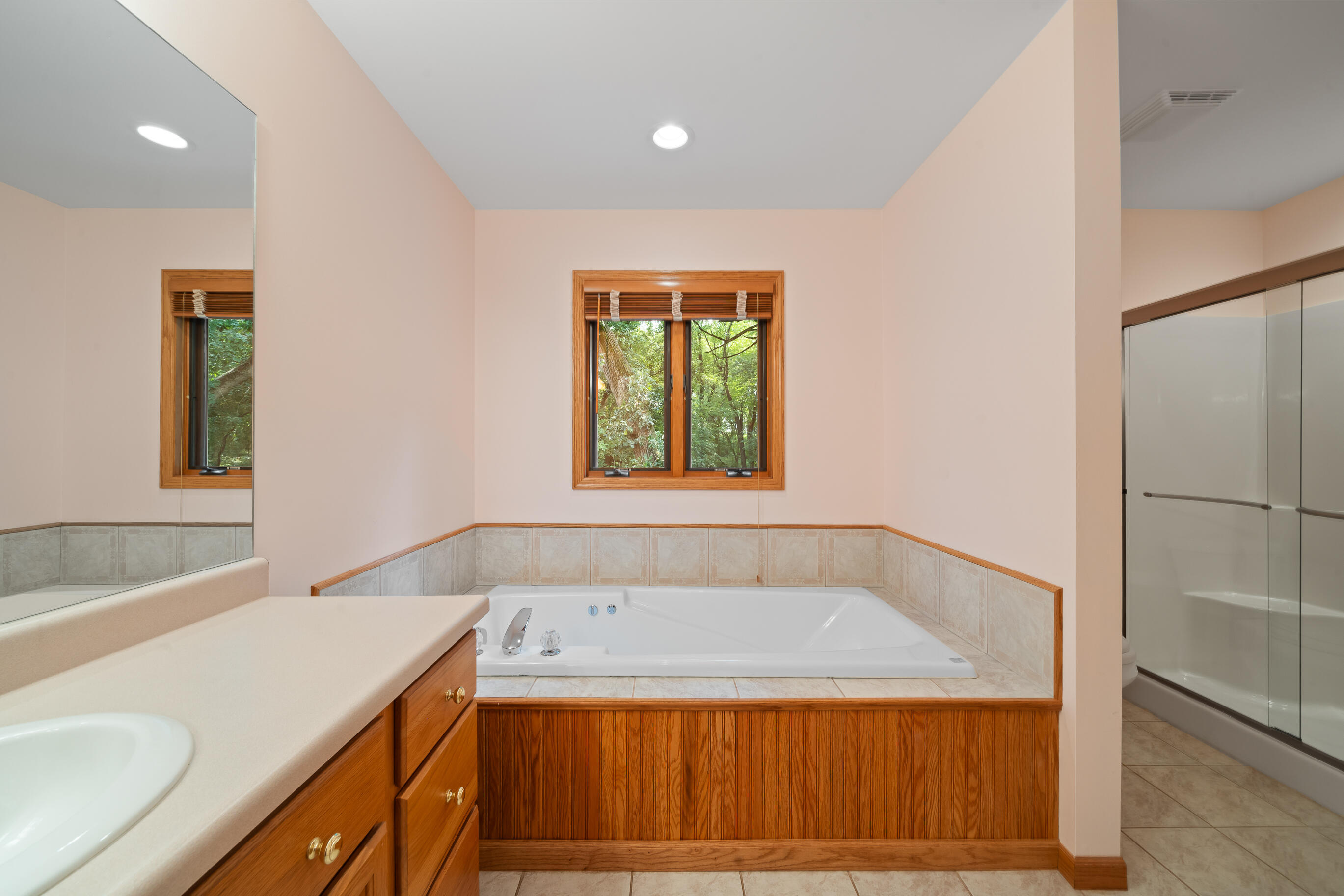 553 Forest Glen Drive Fontana, WI 53125 - Photo 43 of 71 41 Master Bath