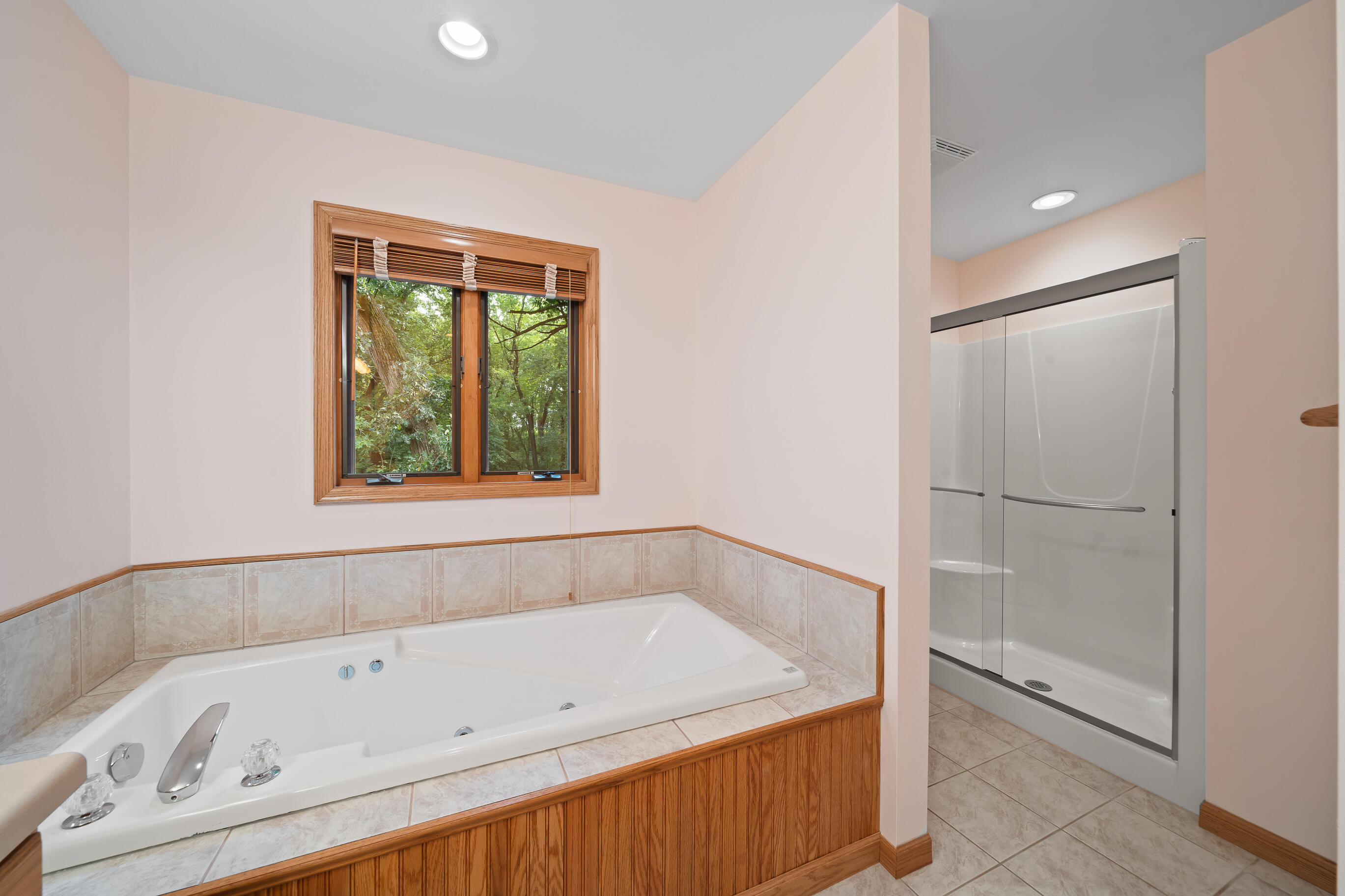 553 Forest Glen Drive Fontana, WI 53125 - Photo 44 of 71 41 Master Bath