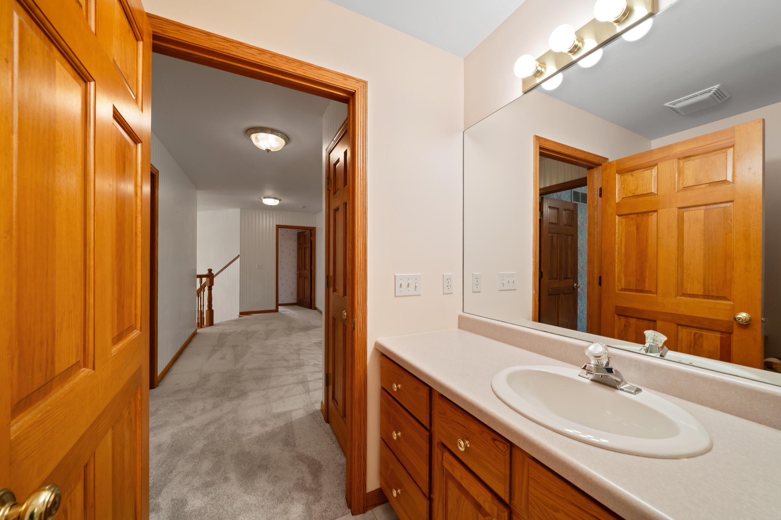553 Forest Glen Drive Fontana, WI 53125 - Photo 55 of 71 Upper Full Bath
