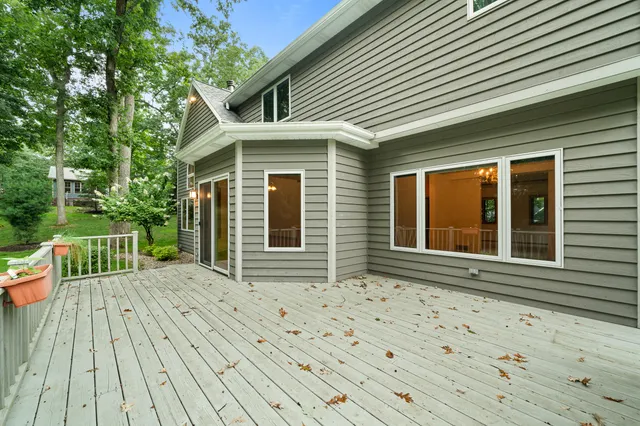 $579,000 | 553 Forest Glen Drive, Fontana, WI 53125