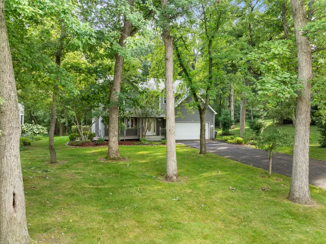 $579,000 | 553 Forest Glen Drive, Fontana, WI 53125