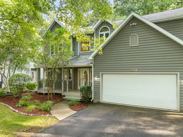 $579,000 | 553 Forest Glen Drive, Fontana, WI 53125