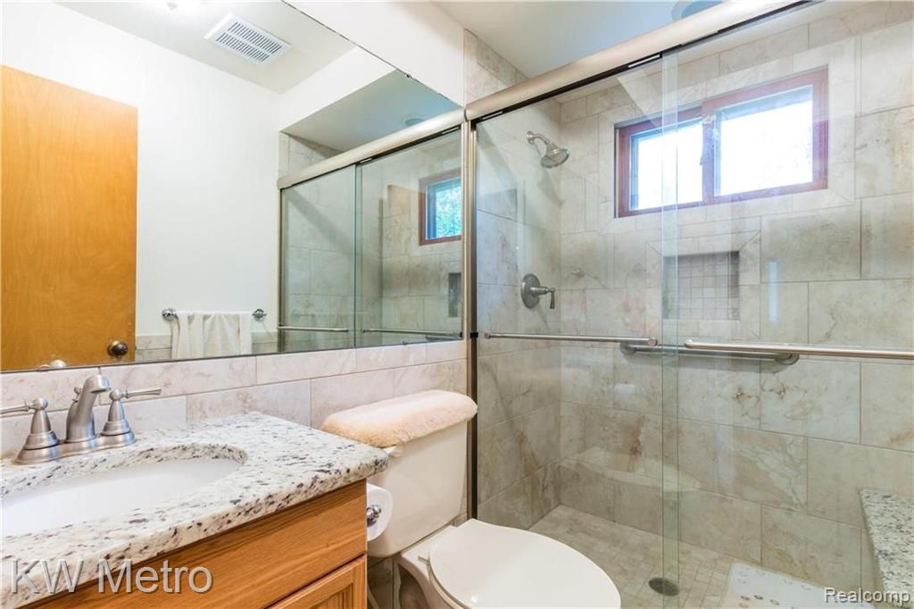 3526 Alida Avenue Rochester Hills, MI 48309 - Photo 14 of 22