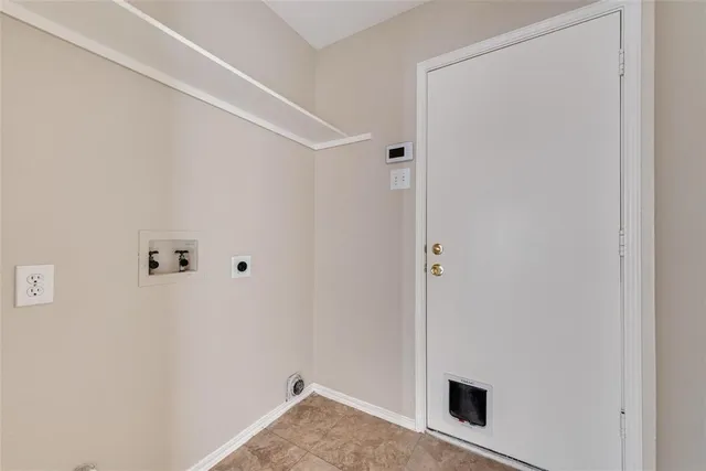 $1,975 | 2112 Chisolm Trail, Forney, TX 75126