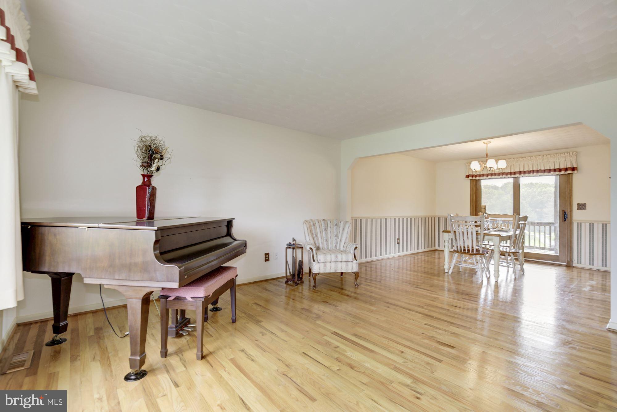 5191 Perry Road Mount Airy, MD 21771 - Photo 2 of 30 Living Room