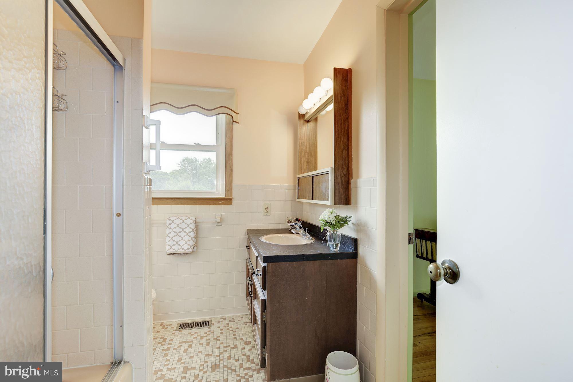 5191 Perry Road Mount Airy, MD 21771 - Photo 17 of 30 Bath (Master)
