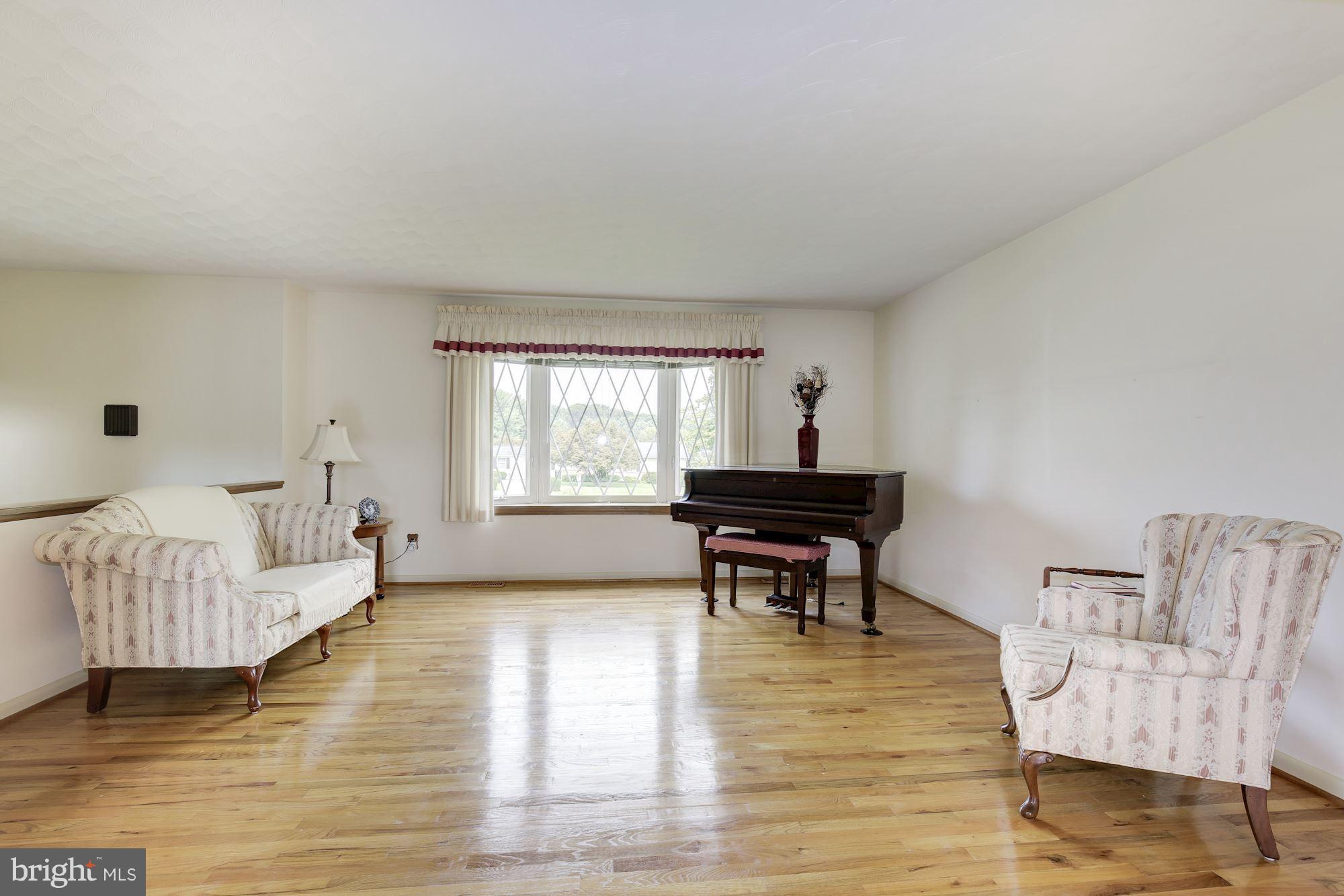 5191 Perry Road Mount Airy, MD 21771 - Photo 20 of 30 Living Room