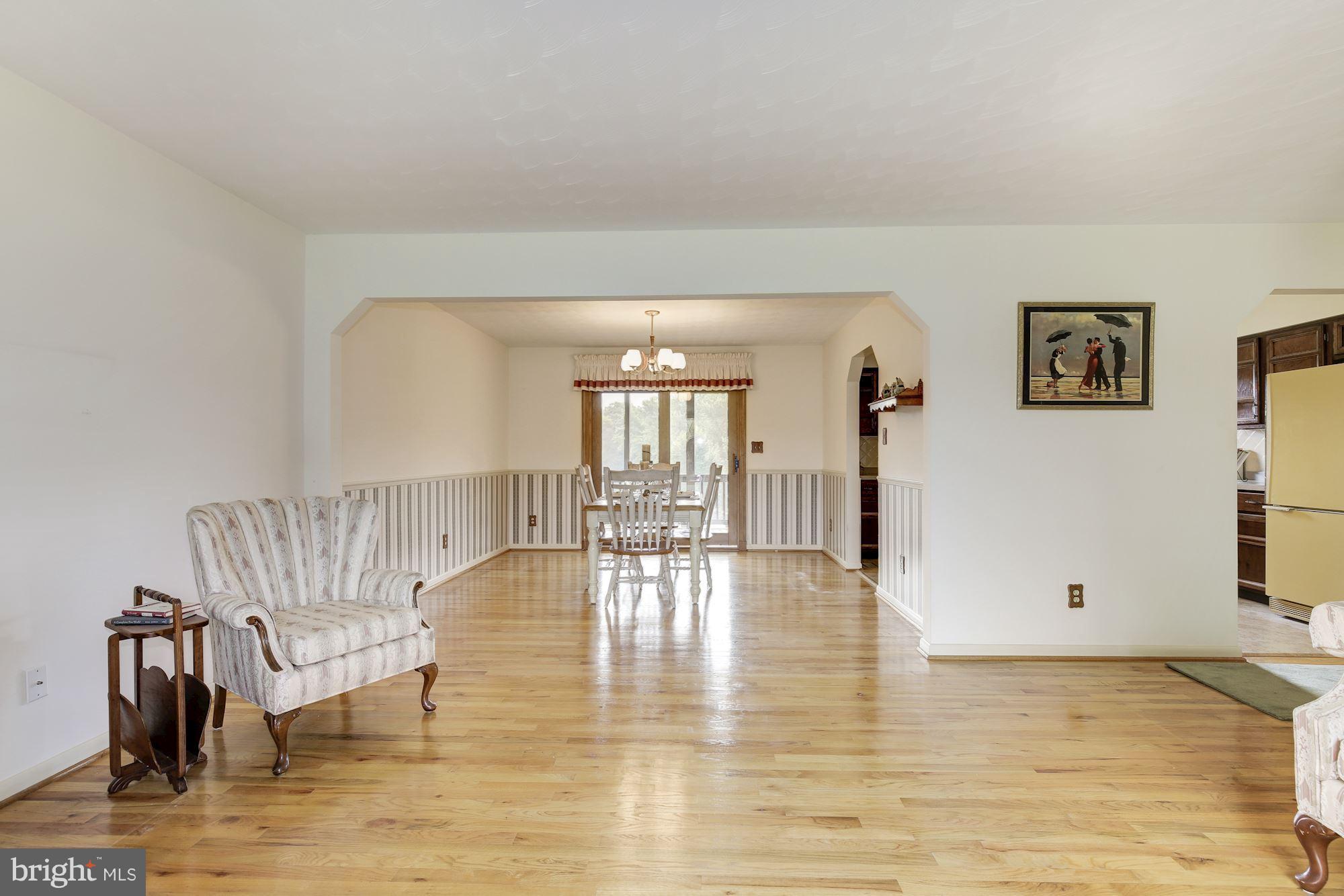 5191 Perry Road Mount Airy, MD 21771 - Photo 4 of 30 Living Room