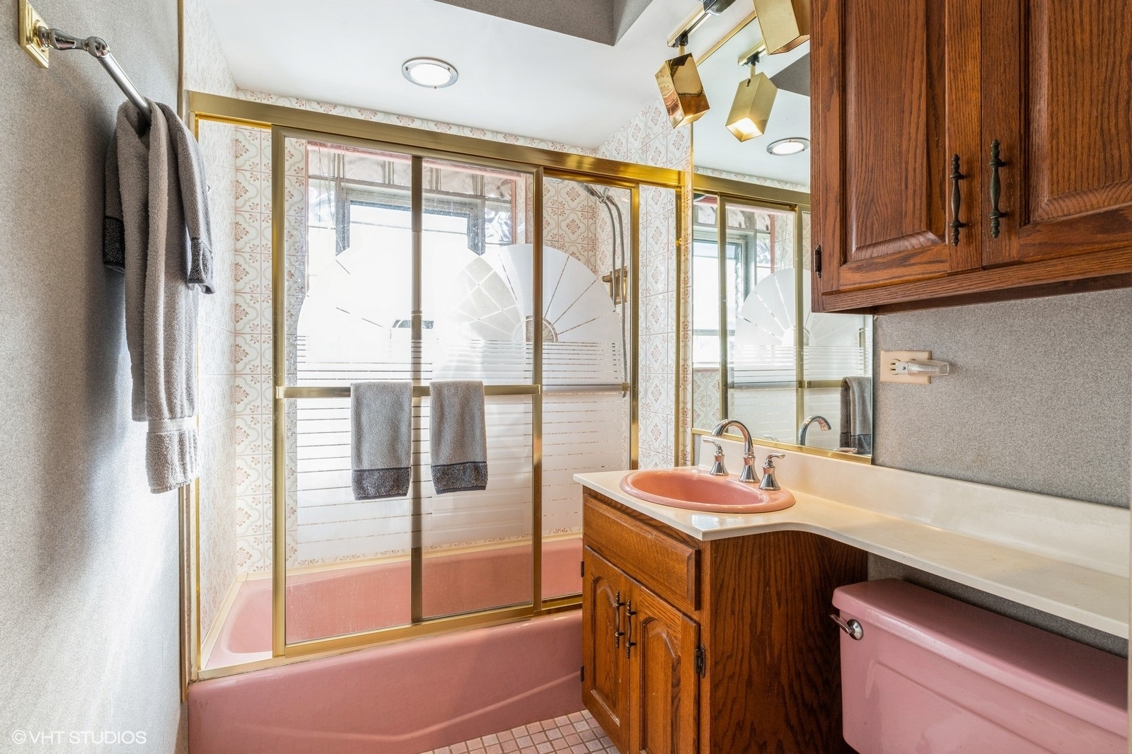 546 North Dee Road Park Ridge, IL 60068 - Photo 12 of 18 a room with storage and utility