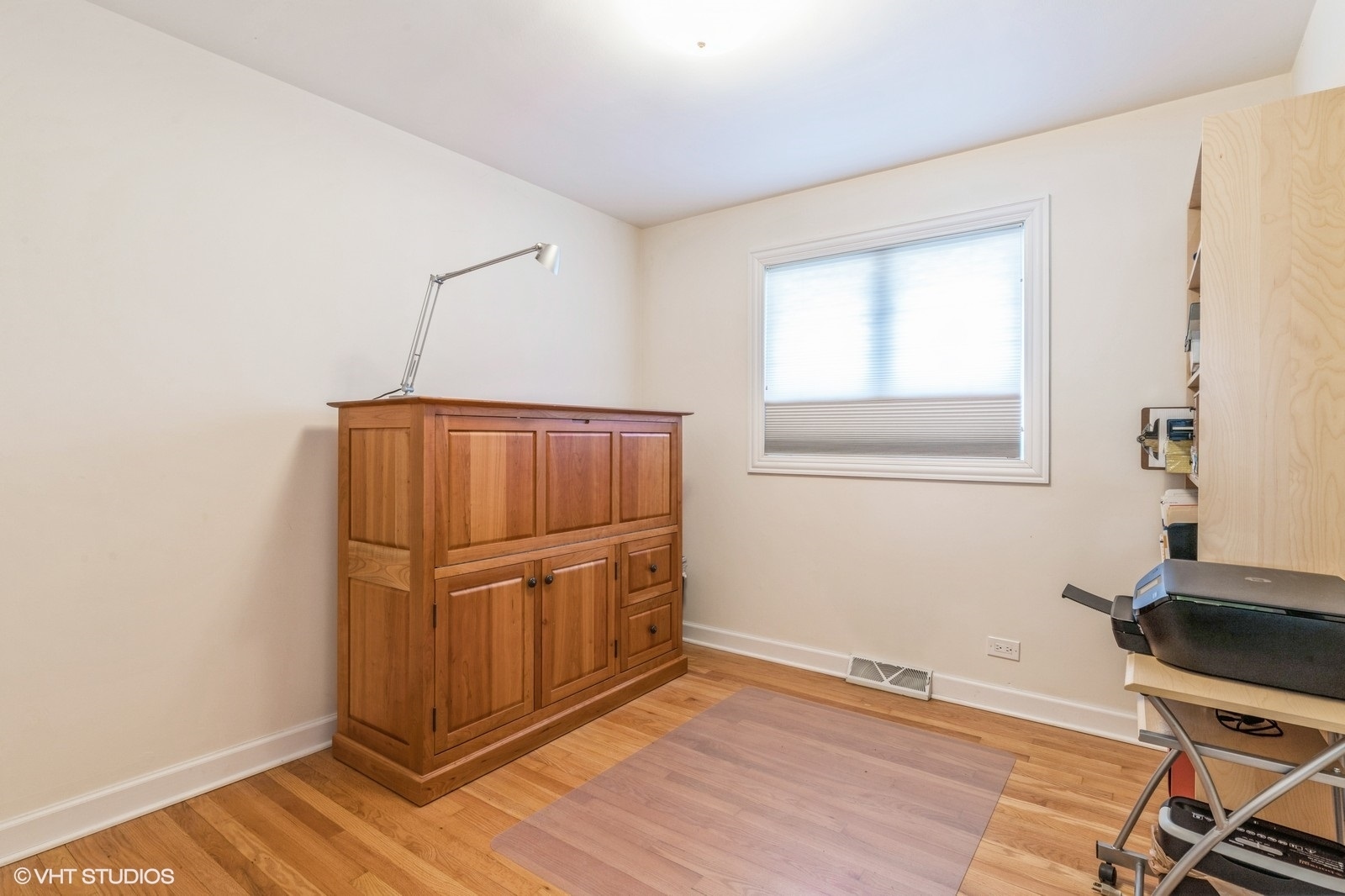546 North Dee Road Park Ridge, IL 60068 - Photo 14 of 18 a view of a livingroom with wooden floor