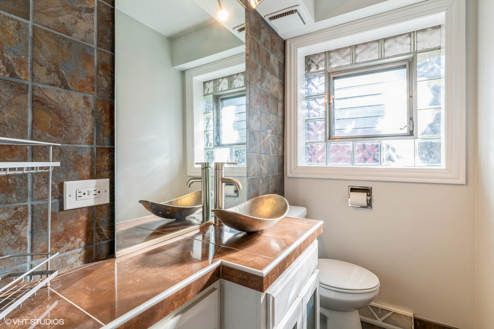 546 North Dee Road Park Ridge, IL 60068 - Photo 15 of 18 a bathroom with a sink toilet vanity and shower