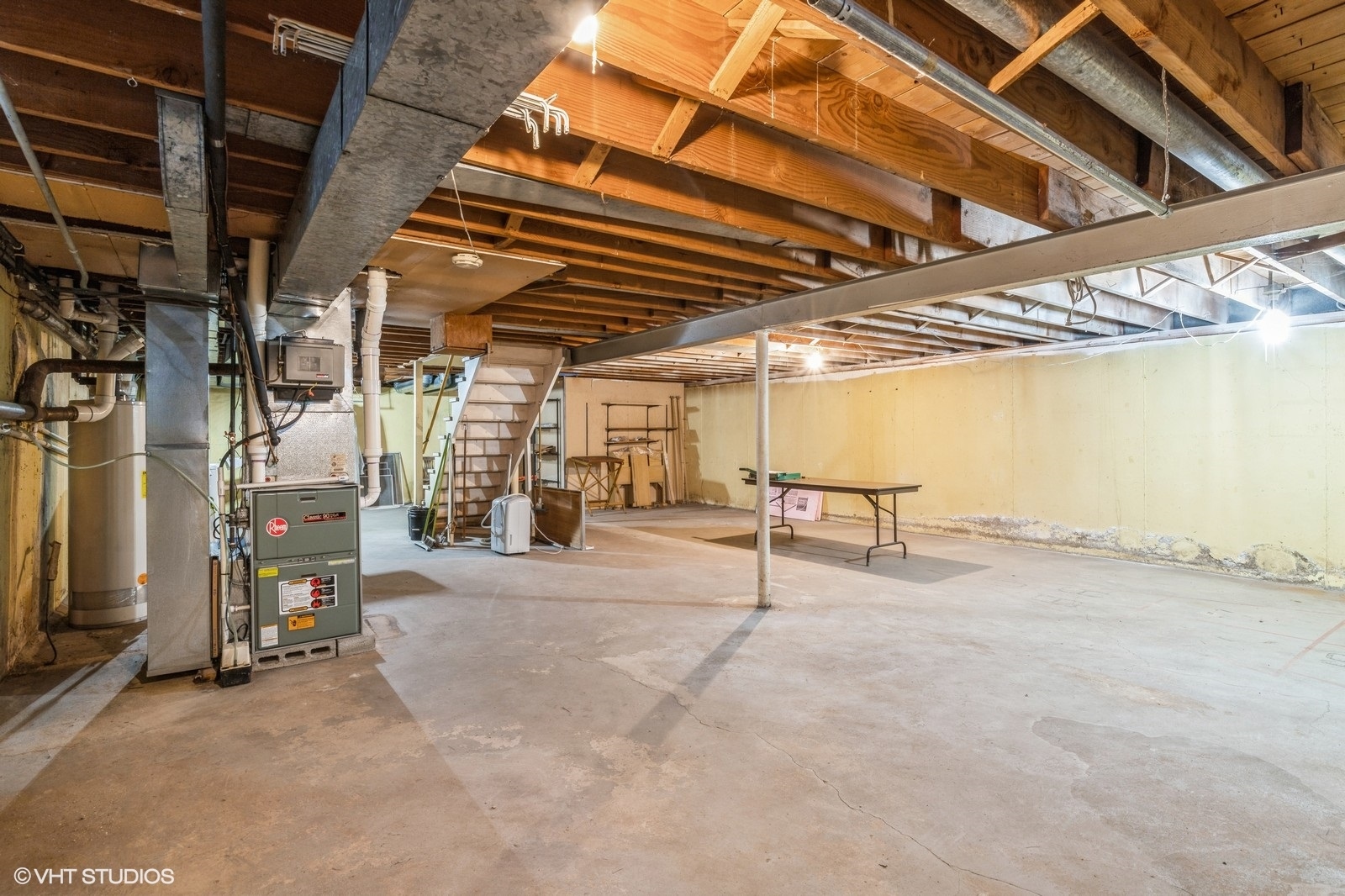 546 North Dee Road Park Ridge, IL 60068 - Photo 16 of 18 a view of an empty room with storage