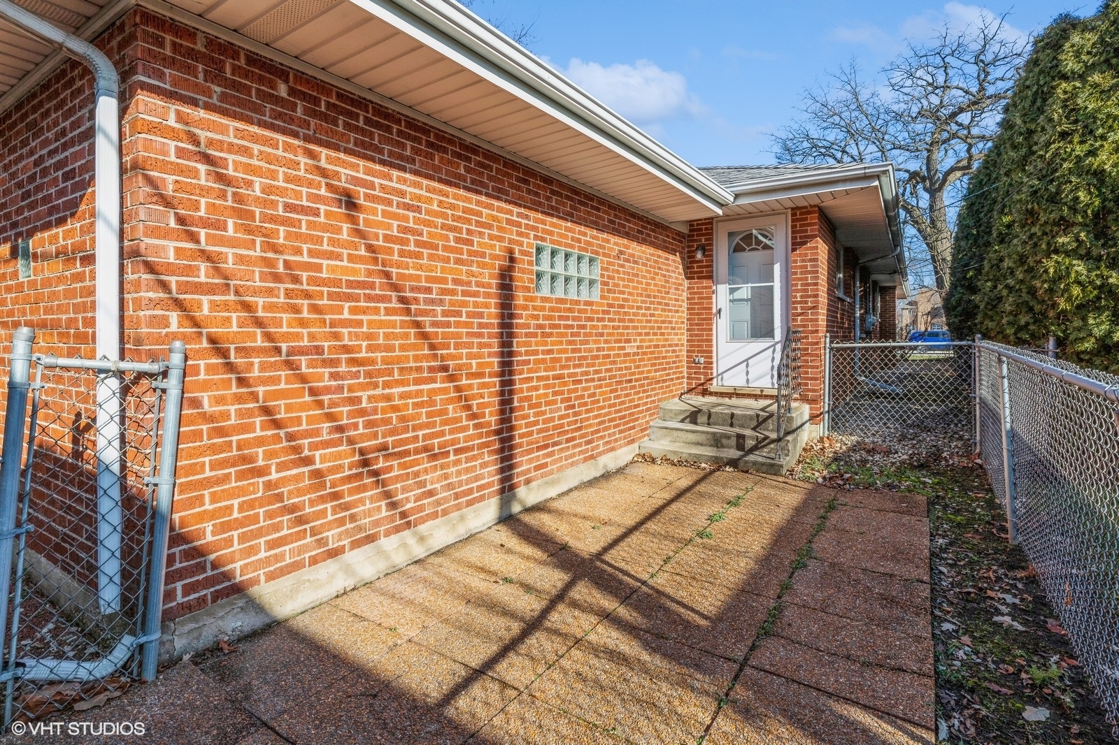 546 North Dee Road Park Ridge, IL 60068 - Photo 18 of 18 a view of a backyard with sitting area