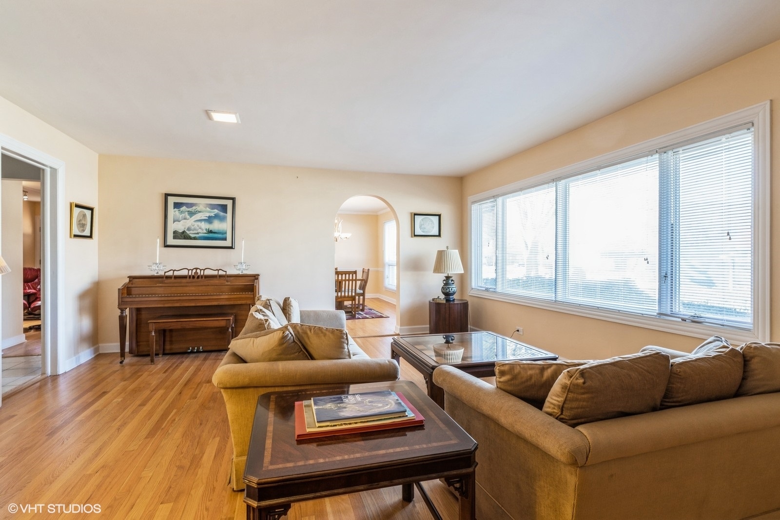 546 North Dee Road Park Ridge, IL 60068 - Photo 2 of 18 a living room with furniture and a flat screen tv